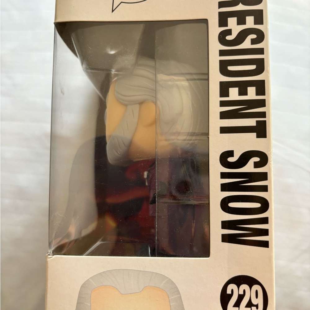 Funko POP Movies: The Hunger Games - President Snow Action Figure #229 - Picture 2 of 4